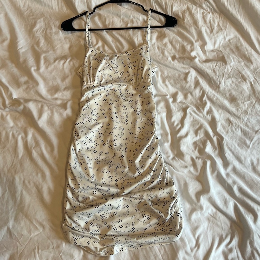 White mini dress with blue design all over(xs)